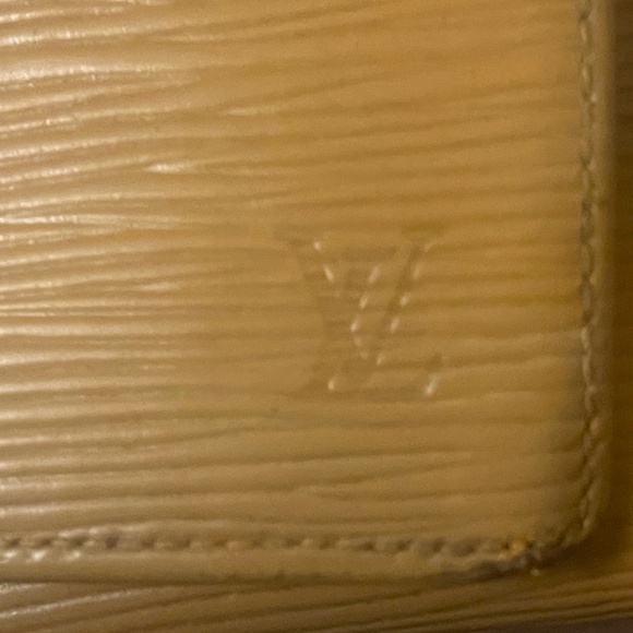 Authentic Elise Epi Louis Vuitton Yellow Leather Wallet with Snap Closure - Picture 11 of 15